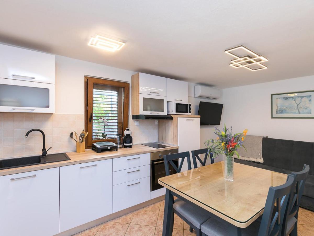 Apartman Lavanda New 2021 Poreč Exteriör bild