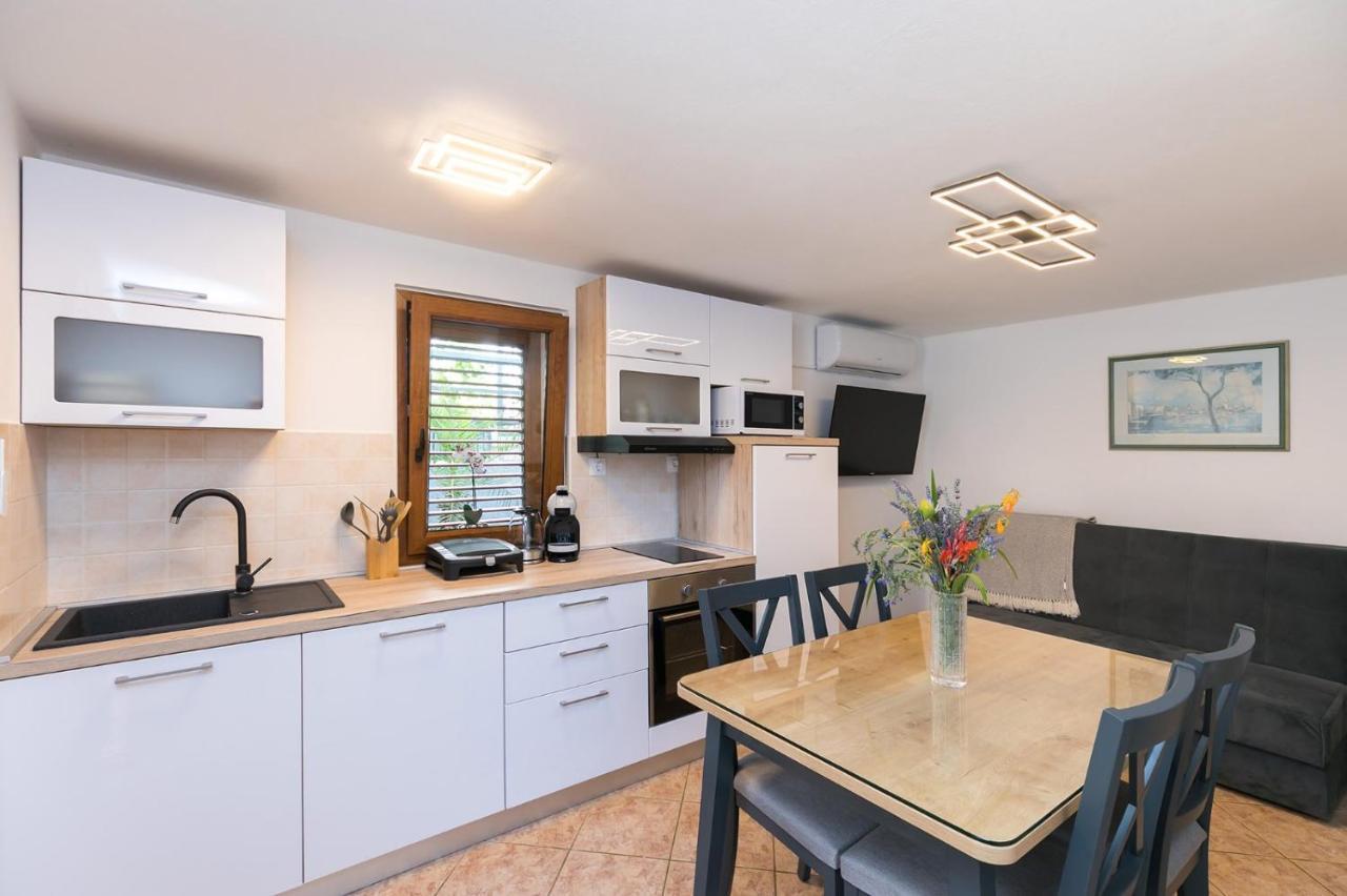 Apartman Lavanda New 2021 Poreč Exteriör bild